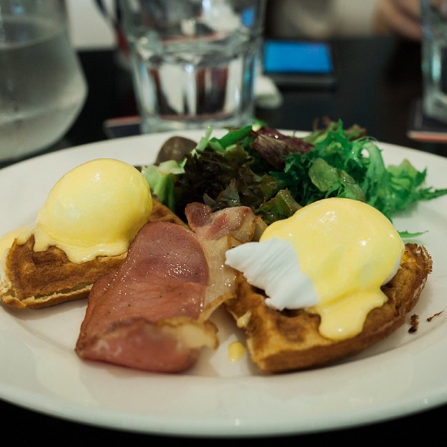 Eggs Benny 
