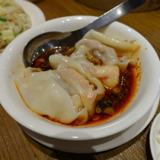 蝦仁紅油抄手