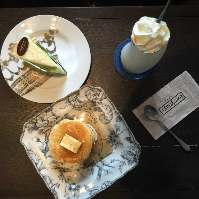 แพนเค้ก เค้กมะพร้าวอ่อน และ วนิลาเฟรบเป้