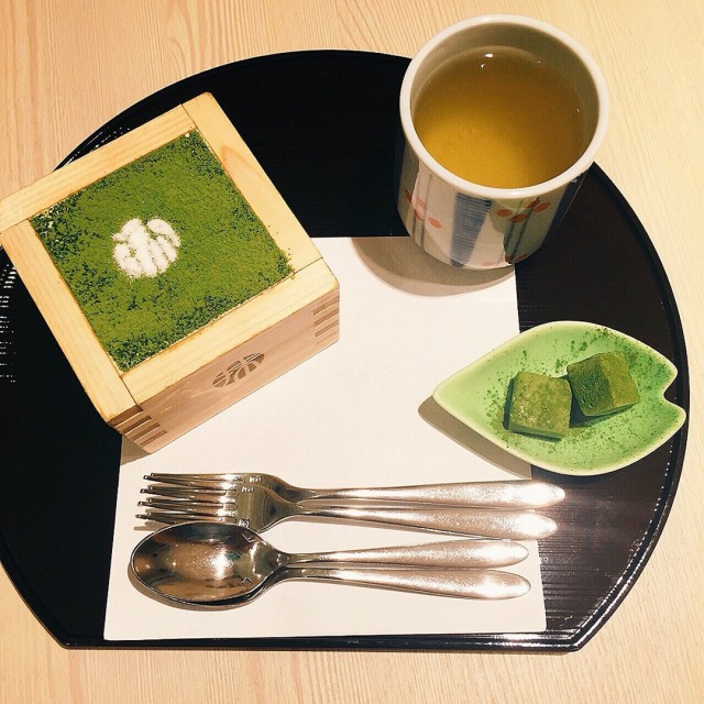 覺得呢...我喜歡上面抹茶粉苦味！