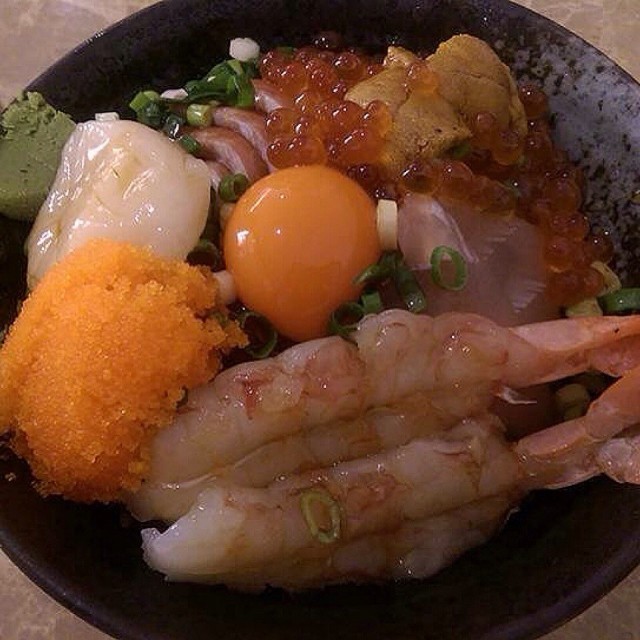 生魚片蓋飯