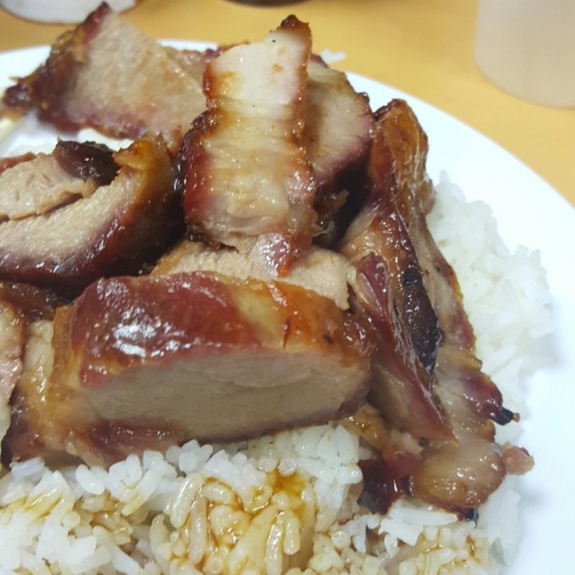 始終再興質素真係太浮動，見住佢預先斬好哂一堆叉燒，咁點會好食