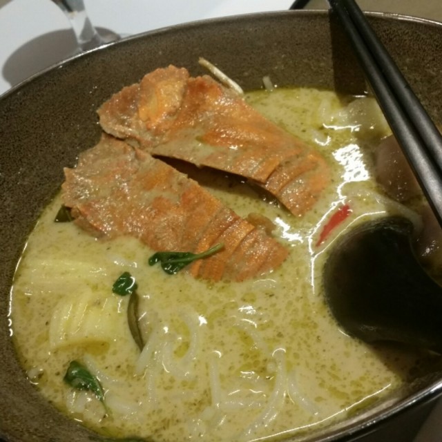Crayfish green curry laksa