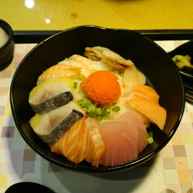 豪華海鮮丼