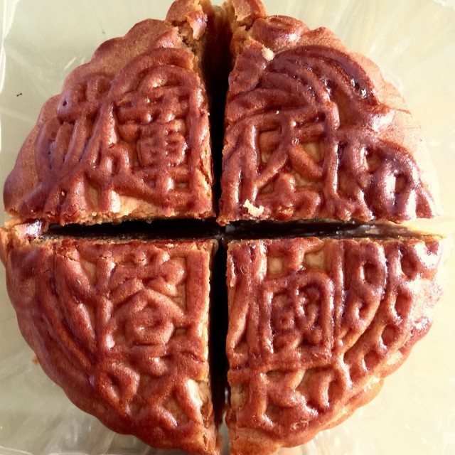 Authentic Lian Rong Mooncake 