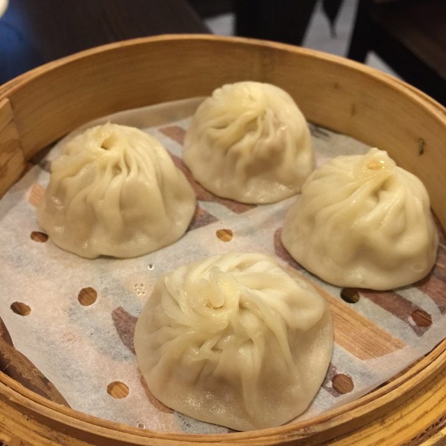好大只！肉餡夠滑！湯多但皮又不易破但卻很快變硬