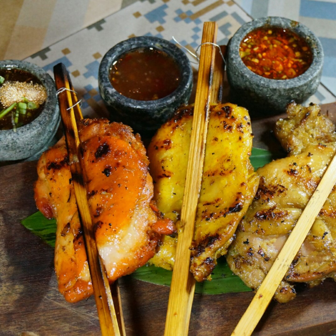 ไก่ย่าง 3 อย่าง - รูปภาพร้าน Sab Bar (แซ่บบาร์) ใน คลองตันเหนือ กรุงเทพ ...
