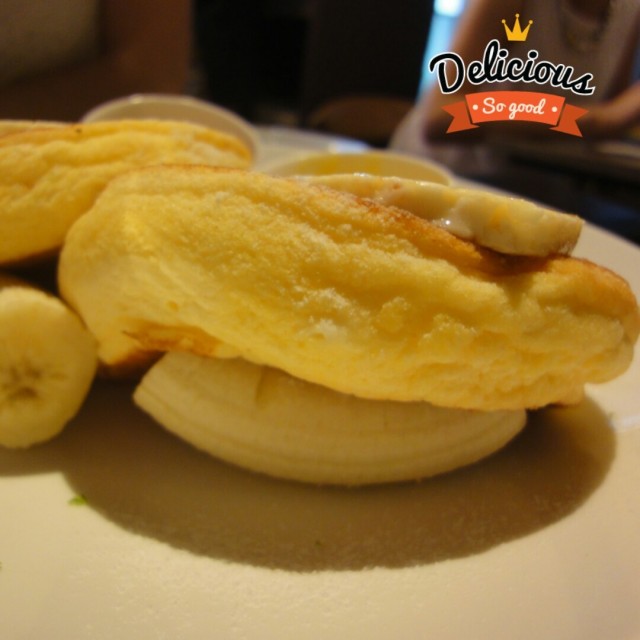 好厚實熱蛋糕❤❤❤轉過來才發現香蕉🍌躲在這裡……😆😆