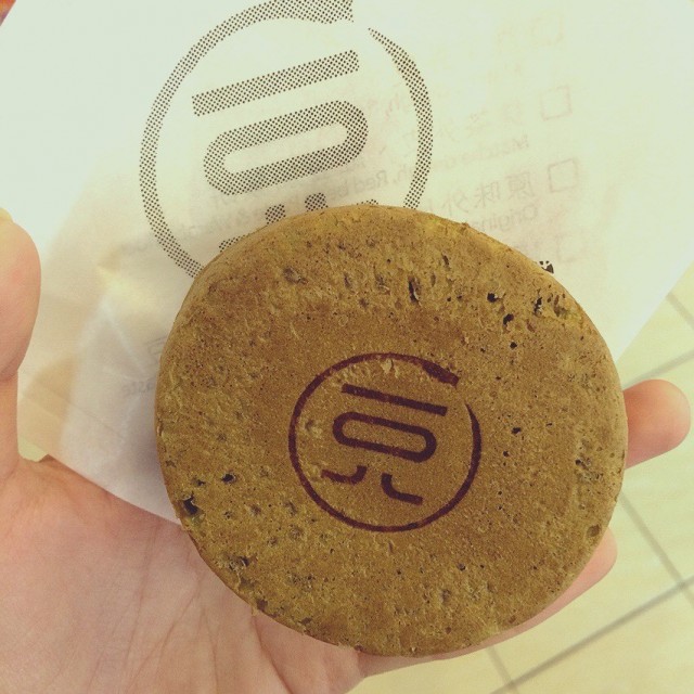 意外經過108馬上買了一個大判燒來吃 抹茶外皮 紅豆內陷 裡面還藏了抹茶厥餅！熱熱吃 真的好過癮好好吃！ 下次決定挑戰冰類
