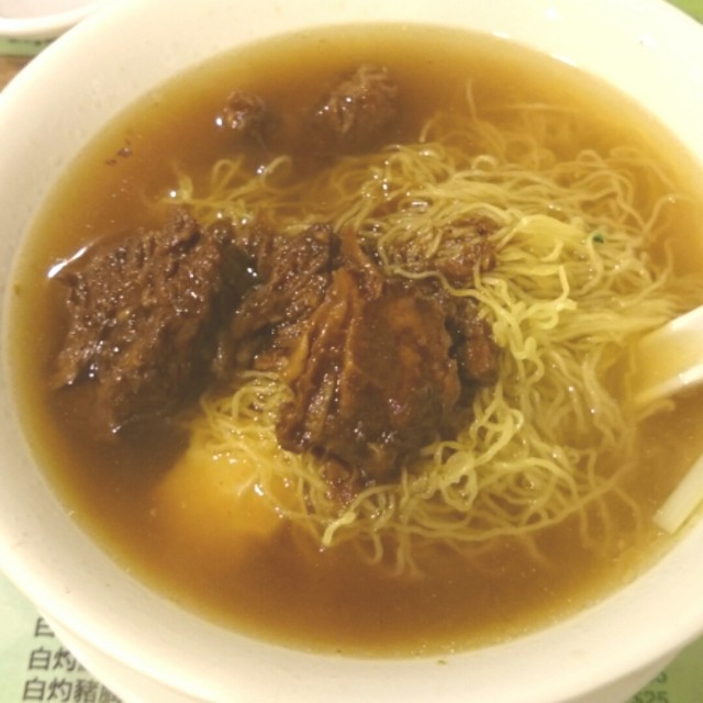 蝦籽湯底是我最愛，牛腩夠焾，腩汁夠濃，亦有四粒招牌雲吞，麵質保持到幼細彈牙。