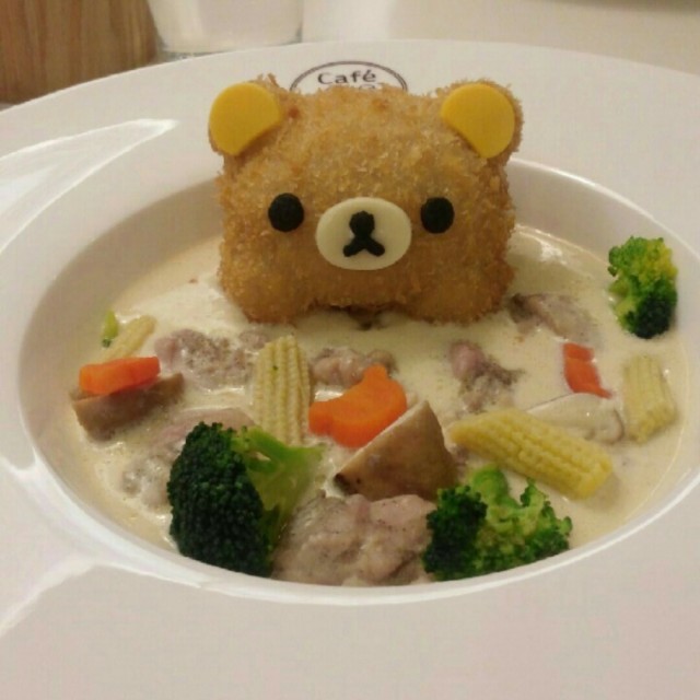 滿普通的～吃拍照的XD
