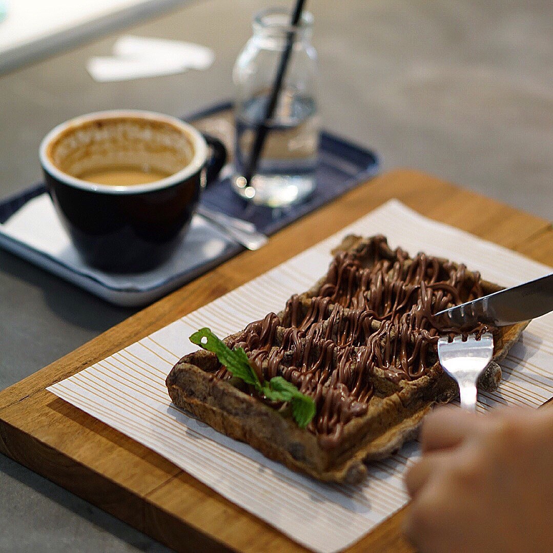 meningkatkan omset kedai kopi