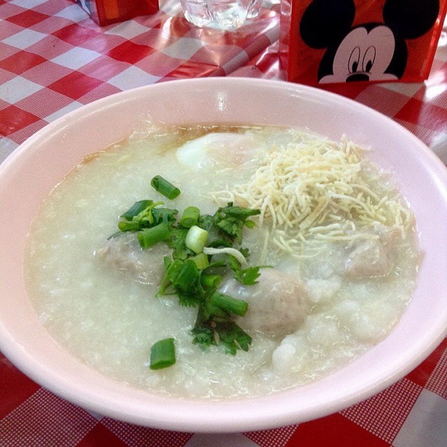 โจ๊กหมูใส่ไข่