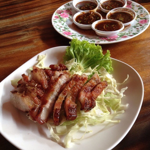 คอหมูย่าง