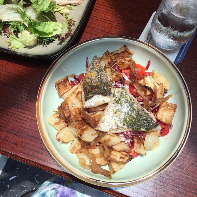 Sea bass with salad and potatoes