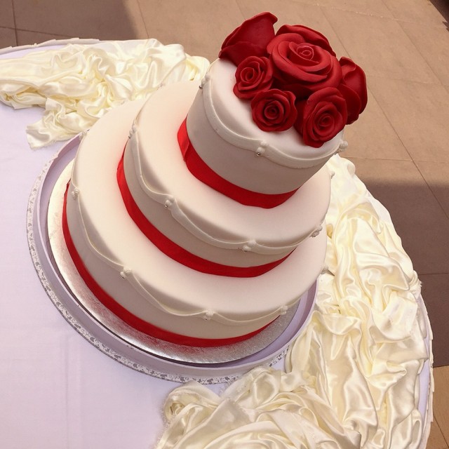 3layered wedding cake