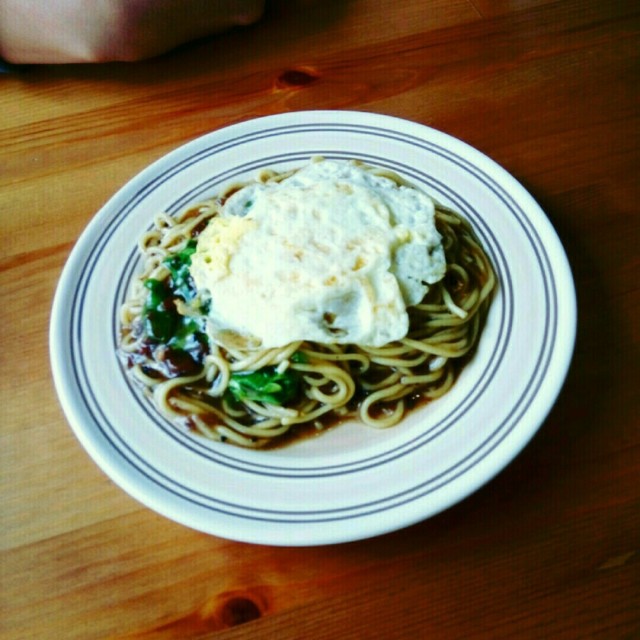 黑胡椒鐵板麵加蛋