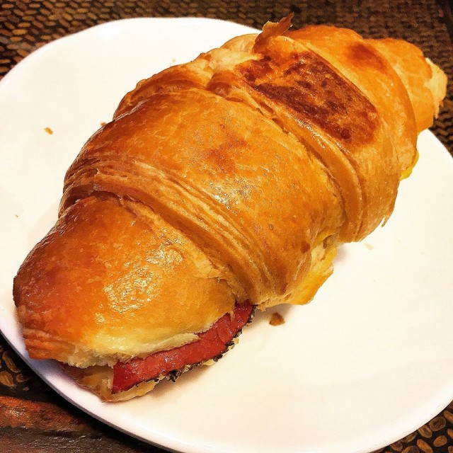 Beef Cheese Croissant (牛肉芝士可颂）