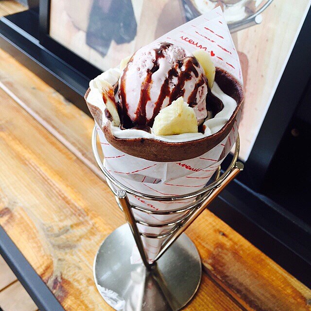 酒釀櫻桃冰淇淋好吃，餅皮是軟的，好吃ㄧ口接一口💖🍧🍦