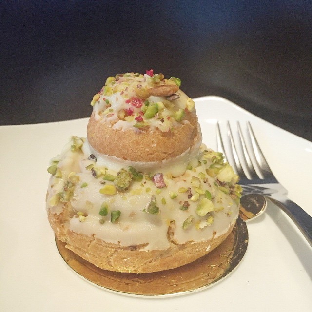 Chocolate & vanilla cream puff stack