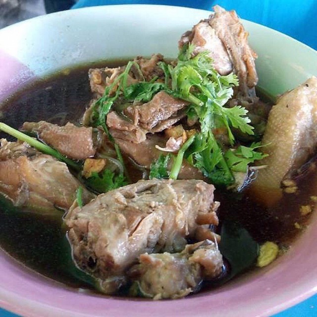 ก๋วยเตี๋ยวไก่ตุ๋น
