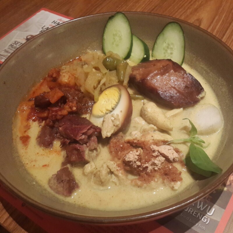 Lontong Cap Go Meh Sate Khas Senayan Foto Di Bsd City Jakarta Openrice Indonesia