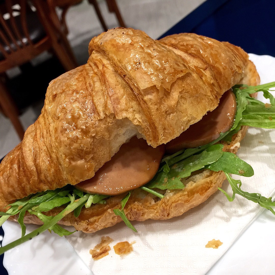 foie gras croissant鵝肝牛角包