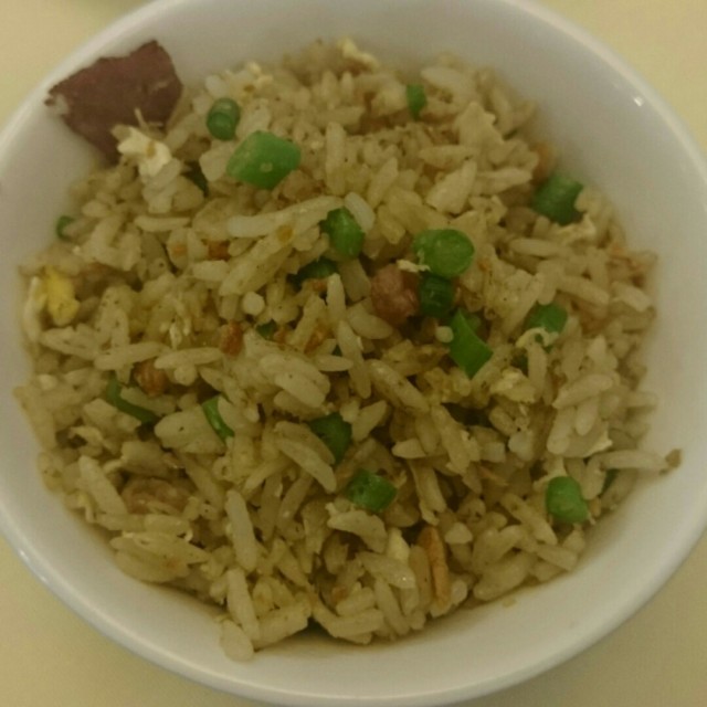 Fried rice with bacon and garlic 