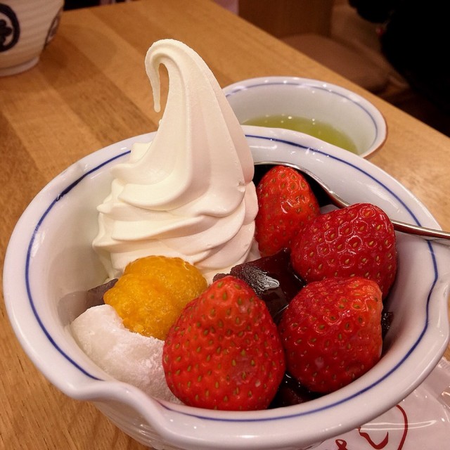 いちごクリームあんみつ