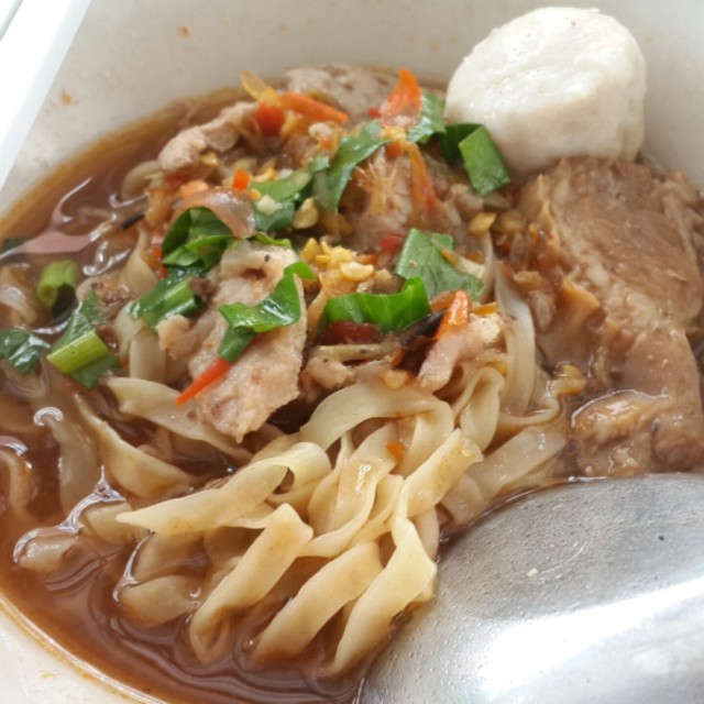 ก๋วยเตี๋ยวเรือหมูน้ำตก