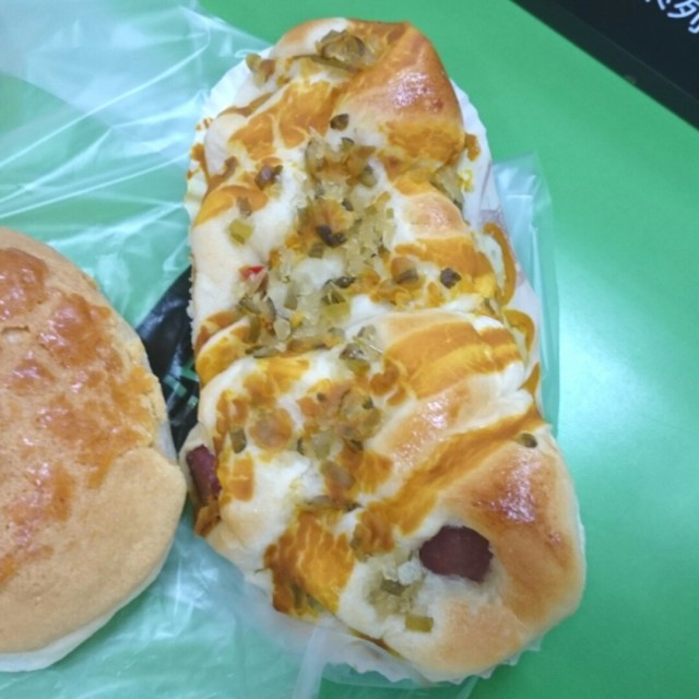 沙律醬腸仔飽
