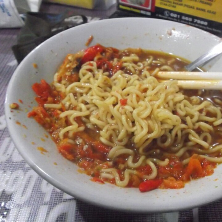 Indomie Rebus Pedes Indomie Abang Adek Foto Di Tomang Jakarta Openrice Indonesia