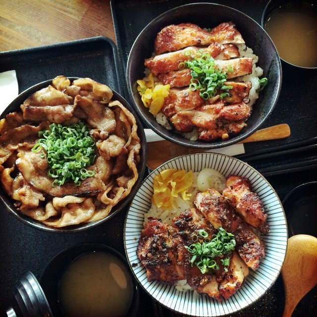 鬼椒雞腿丼