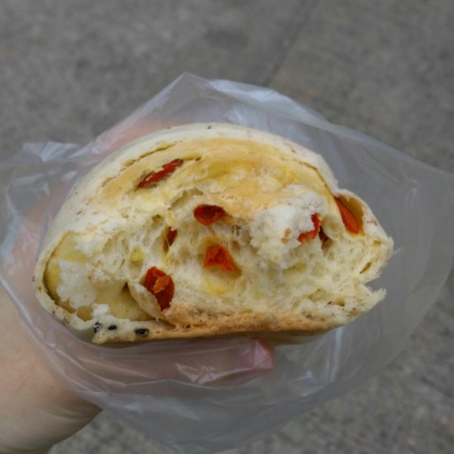 新鮮. 熱辣辣 每一啖都食到杞子 提子乾 Nuts 等等.