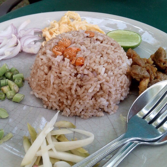 ข้าวคลุกกะปิ