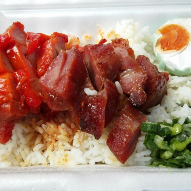 叉烧鸡扒咸蛋饭