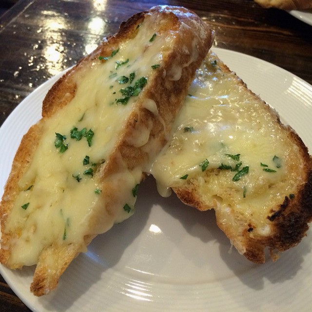 Garlic bread with cheese
