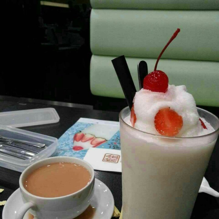 Strawberry yogurt Hong Kong Kim Gary Restaurant's photo in Perai