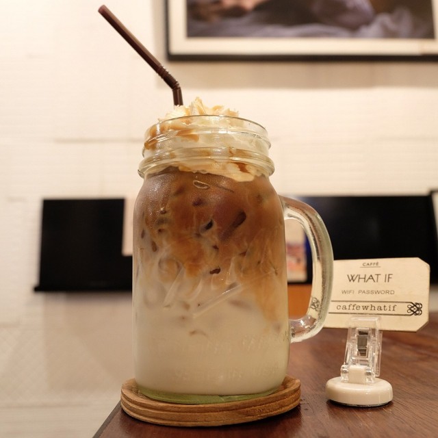 Iced caramel machiato