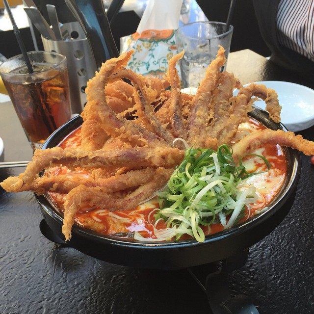 你看看這魷魚有多大啊！又香又酥又好吃～