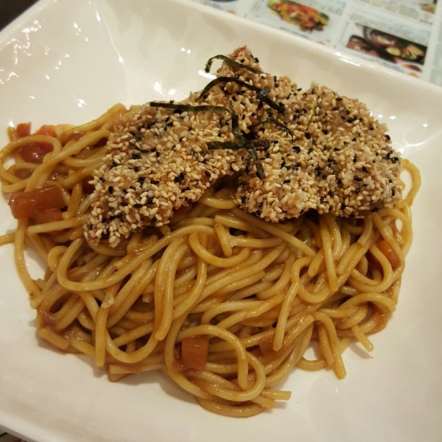 芝麻雞扒 配 日式甜咖哩意大利粉