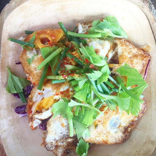 ยำไข่ดาว