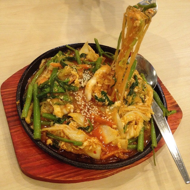 สุกี้กระทะร้อนทะเล