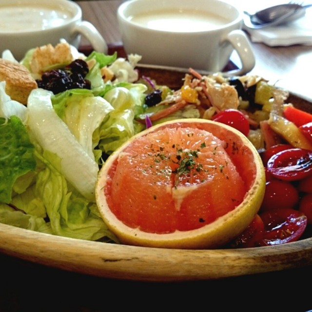 香蕉綠木盆沙拉