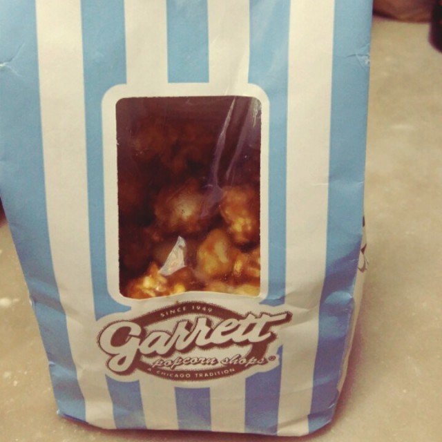 caramel macadamia popcorn
