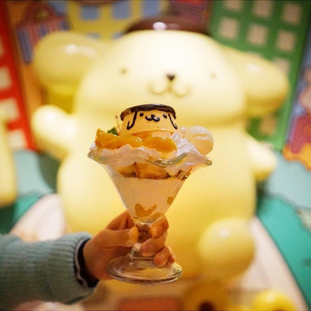 咸點不錯 ； 甜點賣相非常吸引，non stop影相mode。但可惜成杯芭菲好多cream, cream不夠滑，芒果與麵包份量極少，有待改進。 😗😗