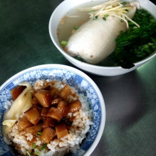 虱目魚肚湯，肉燥飯