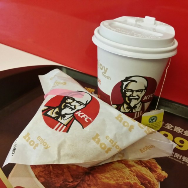 經典雞腿堡 小+熱紅茶