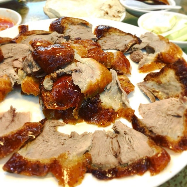 鹿嗚春嘅北京填鴨比較好味！太厚脂肪膏，肉質比較嚡！