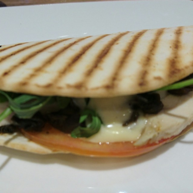 Chicken mushroom flatbread 